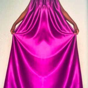 NWT Body & Fit V Steam gown